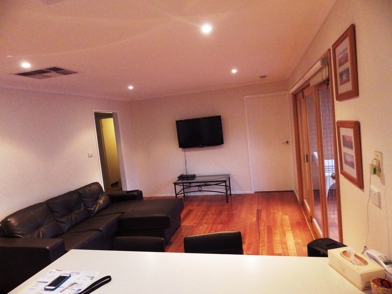 24 Chevalier Crescent, Mooroolbark VIC 3138