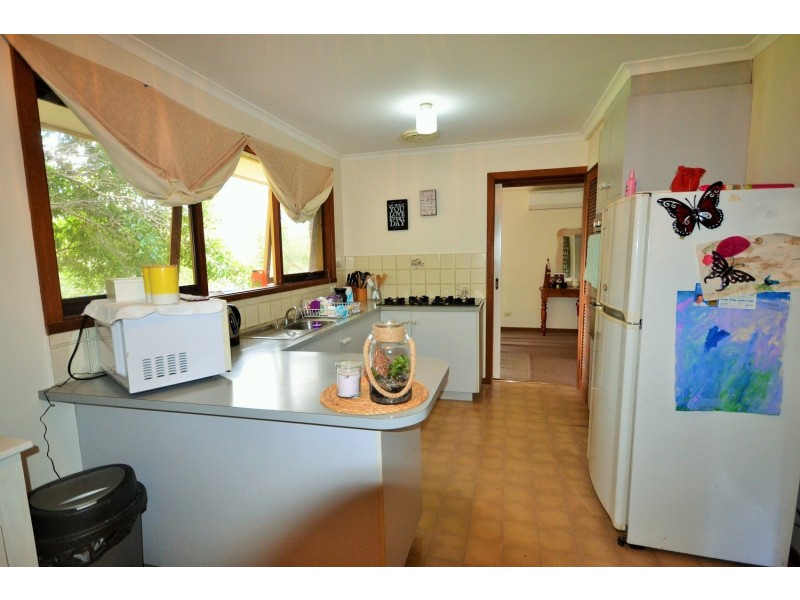 15 Oakbank Court, Mooroolbark VIC 3138