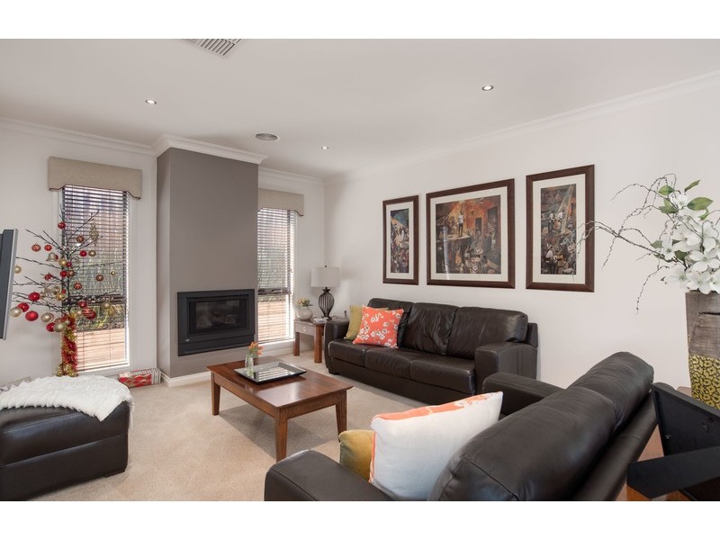 16 Whernside Court, Mooroolbark VIC 3138