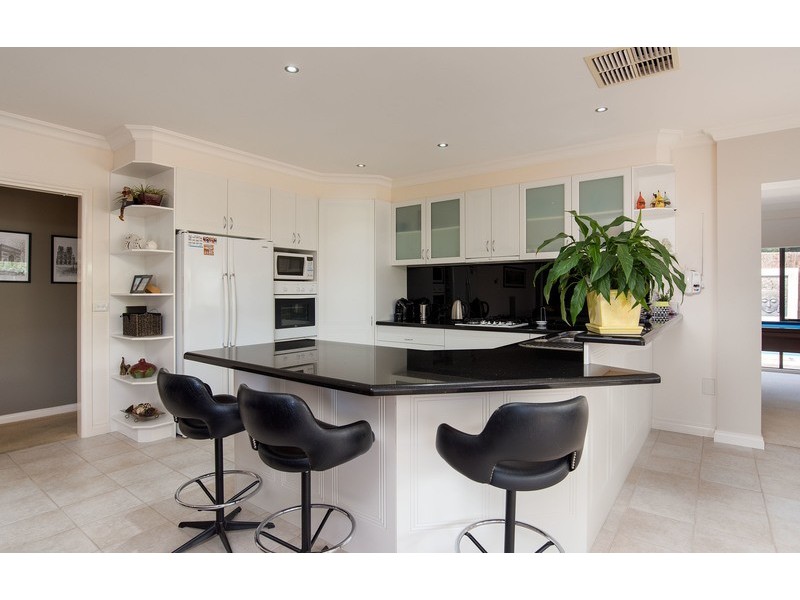 16 Whernside Court, Mooroolbark VIC 3138