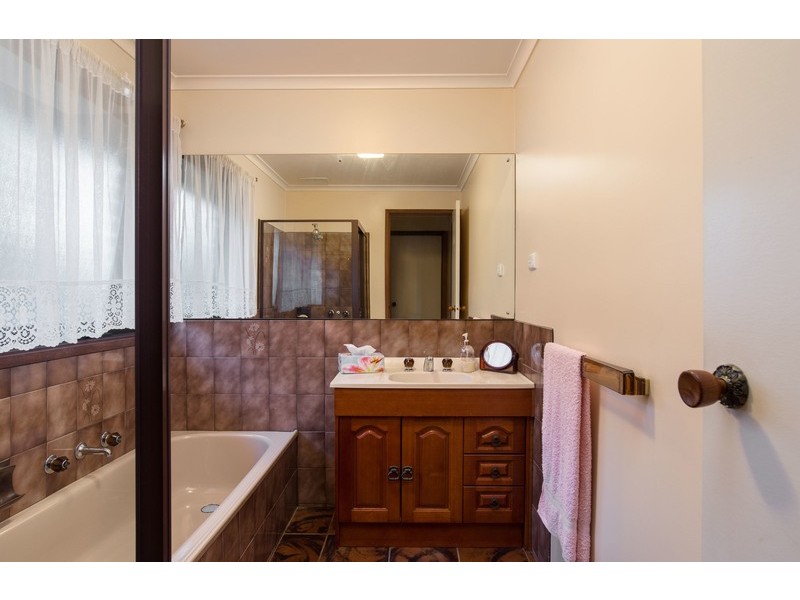 152 Manchester Road, Mooroolbark VIC 3138