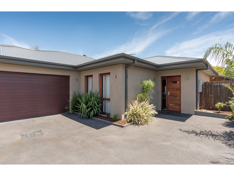 19a Blackburn Road, Mooroolbark VIC 3138