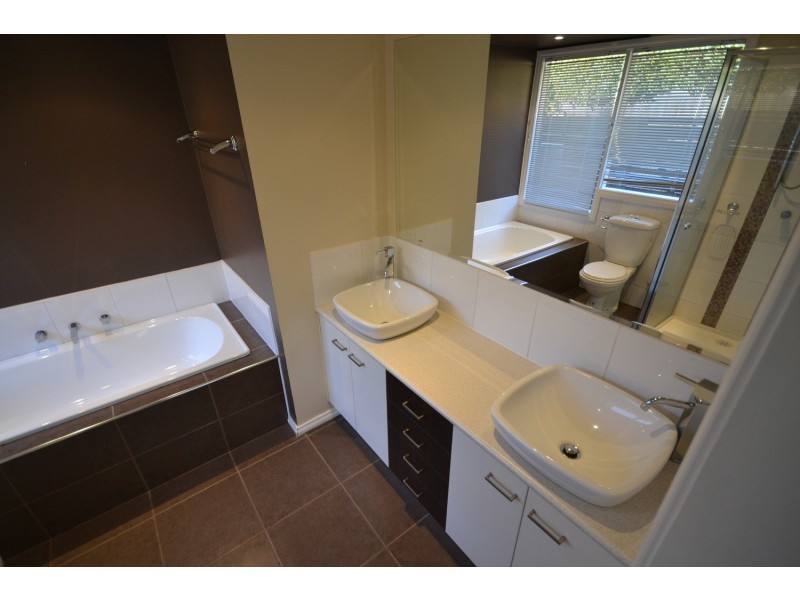 4 Old Mill Place, Chirnside Park VIC 3116