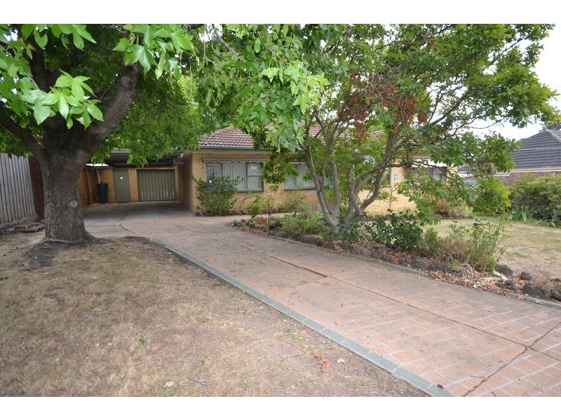 18 Charles Street, Mooroolbark VIC 3138