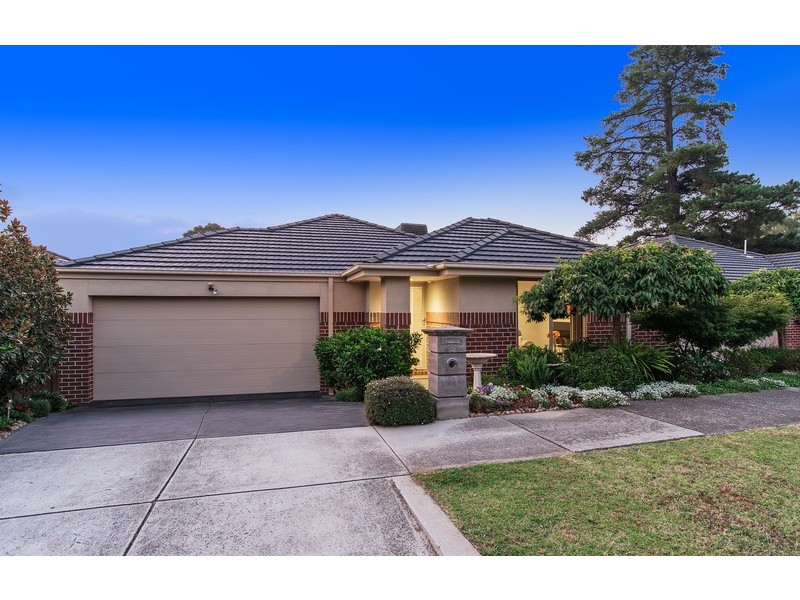 8 Greenville Street, Mooroolbark VIC 3138