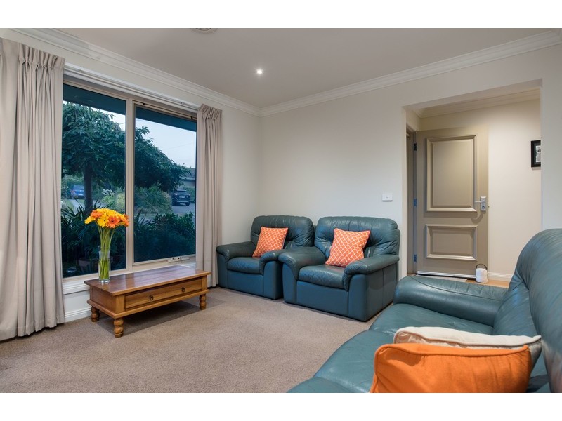 8 Greenville Street, Mooroolbark VIC 3138