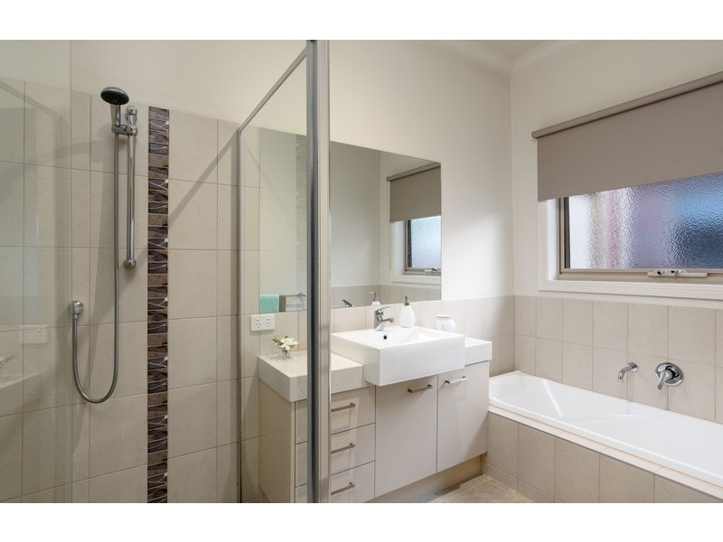 8 Greenville Street, Mooroolbark VIC 3138