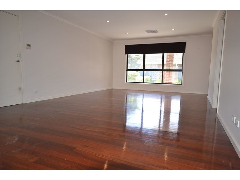16A Lockhart Court, Kilsyth VIC 3137