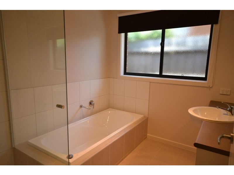 16A Lockhart Court, Kilsyth VIC 3137