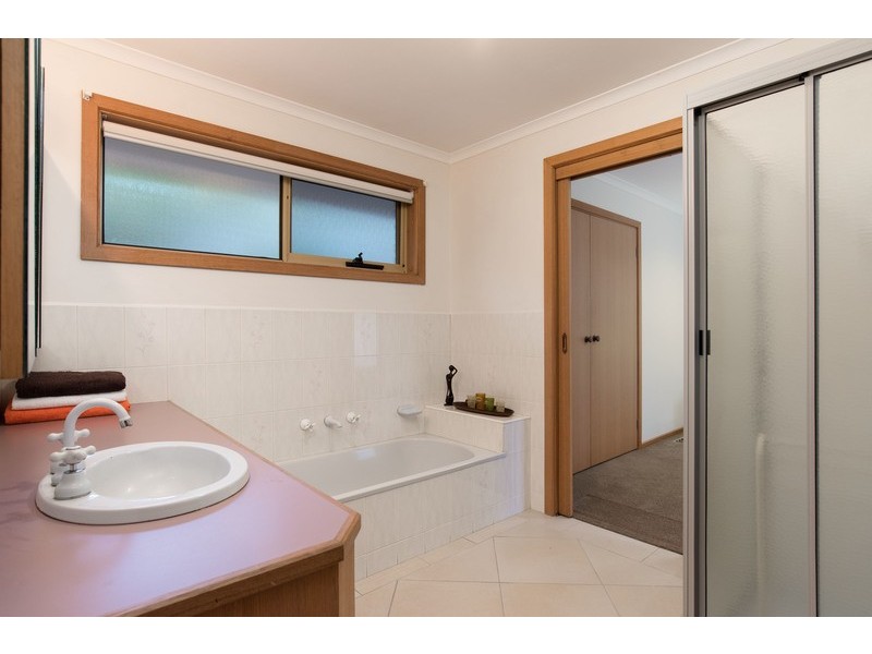 11 Justin Court, Croydon North VIC 3136