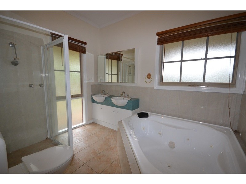 20 Masefield Avenue, Mooroolbark VIC 3138