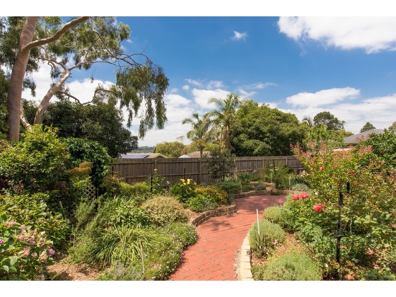 6 Daymar Drive, Mooroolbark VIC 3138