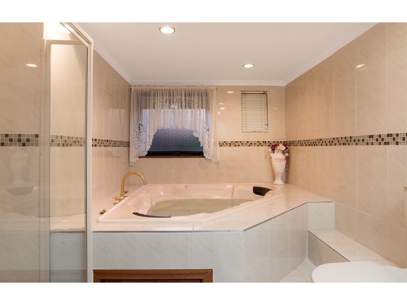 160 Hayrick Lane, Mooroolbark VIC 3138