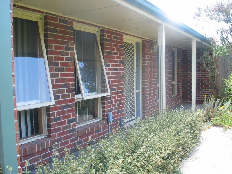 4/5 Charles Street, Mooroolbark VIC 3138