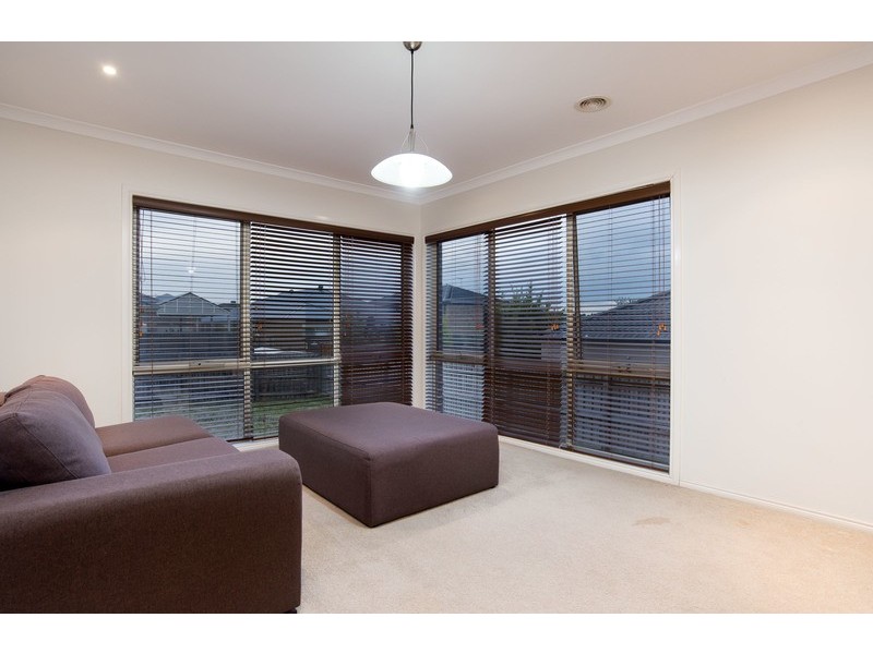 42 Tudor Drive, Mooroolbark VIC 3138