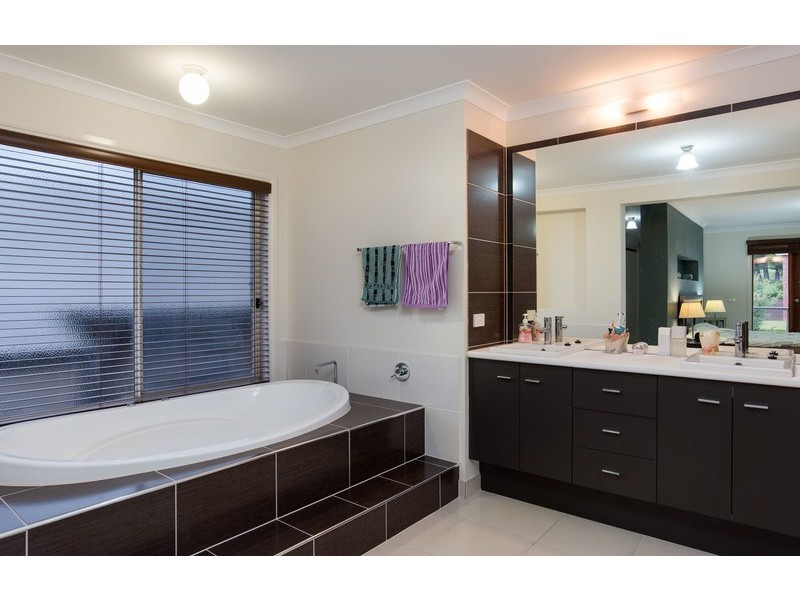 42 Tudor Drive, Mooroolbark VIC 3138