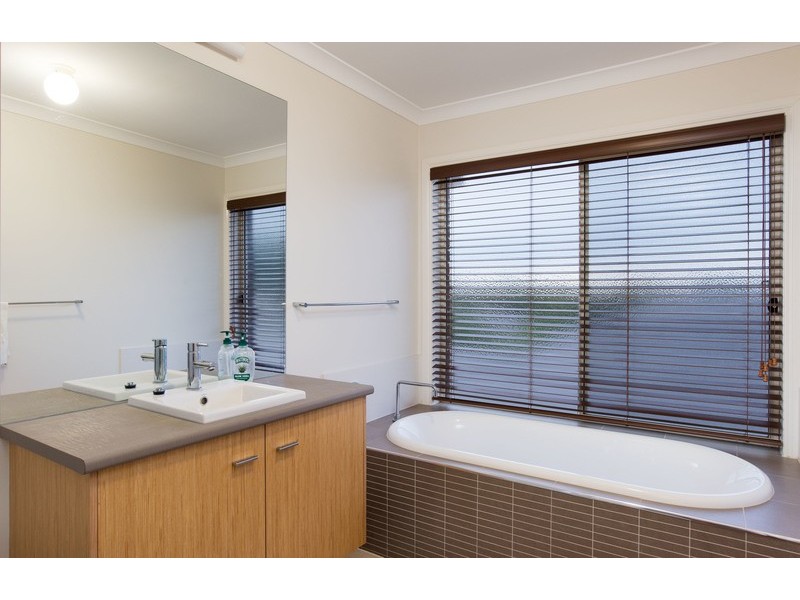 42 Tudor Drive, Mooroolbark VIC 3138