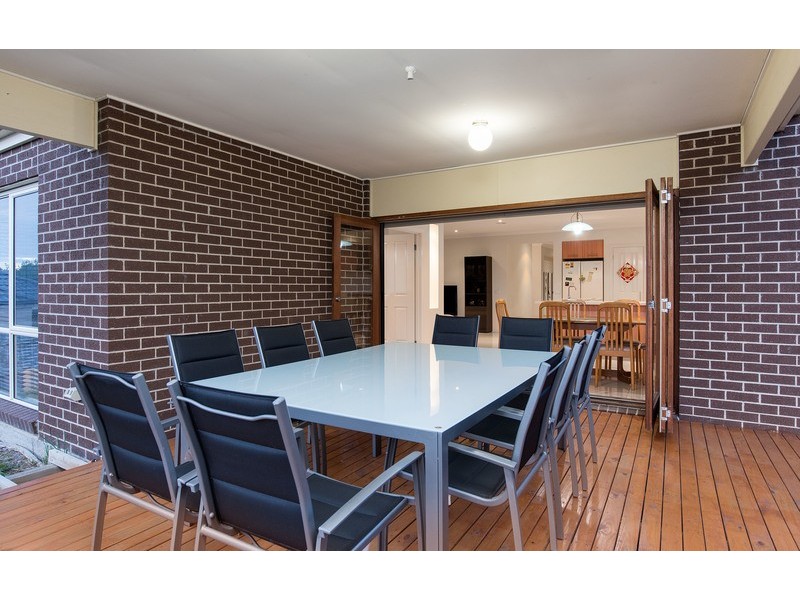 42 Tudor Drive, Mooroolbark VIC 3138