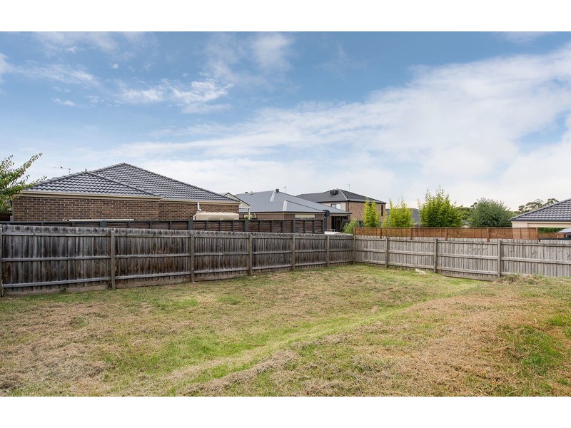 42 Tudor Drive, Mooroolbark VIC 3138