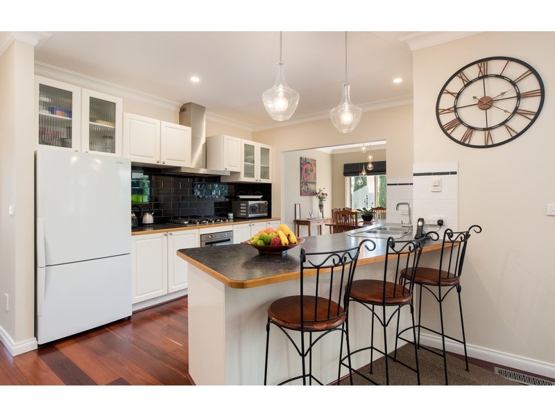 24 Longfellow Avenue, Mooroolbark VIC 3138