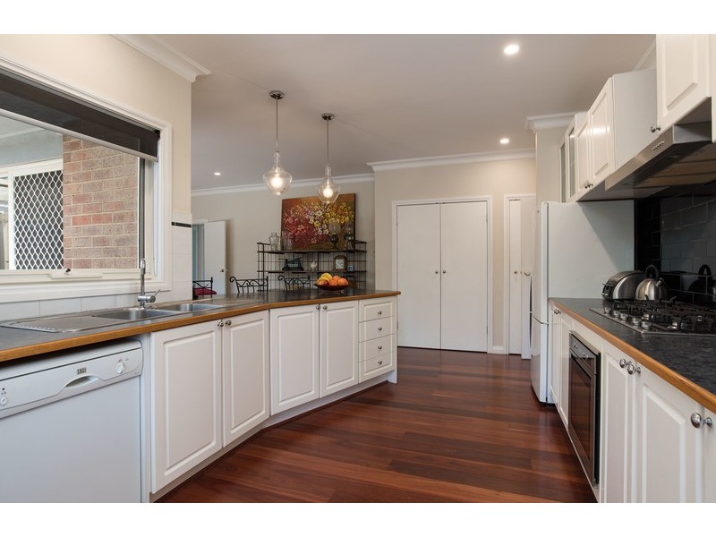 24 Longfellow Avenue, Mooroolbark VIC 3138