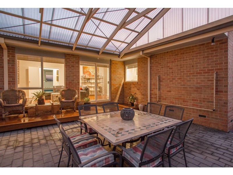 24 Longfellow Avenue, Mooroolbark VIC 3138