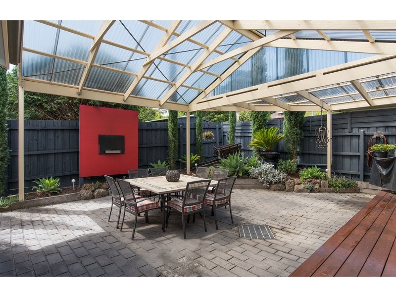 24 Longfellow Avenue, Mooroolbark VIC 3138