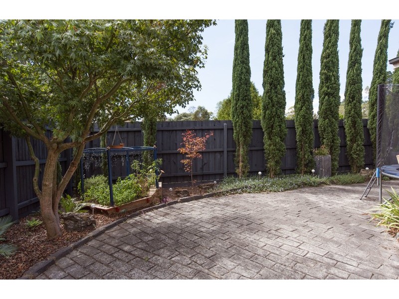 24 Longfellow Avenue, Mooroolbark VIC 3138