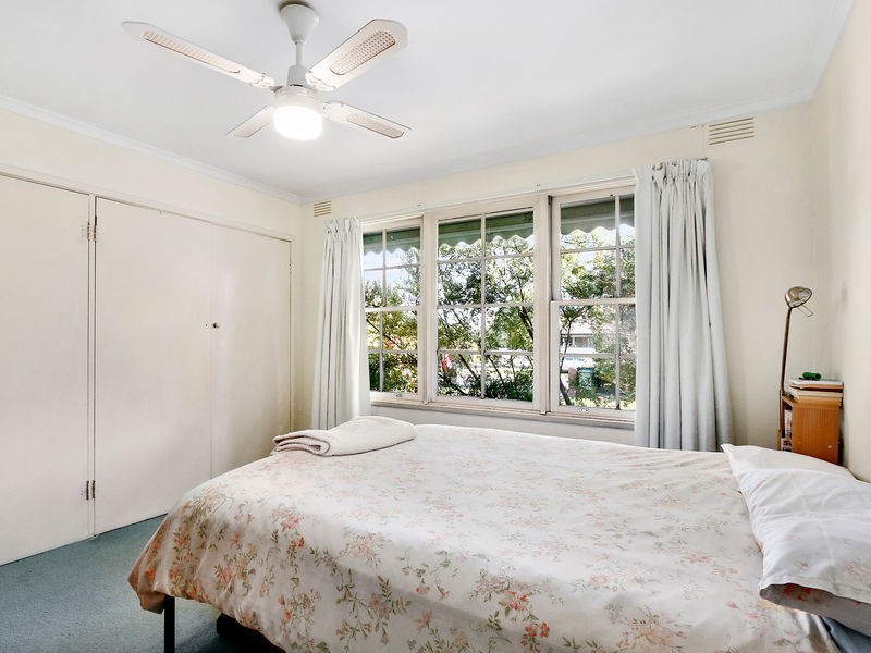 18 Hawthory Road, Kilsyth VIC 3137