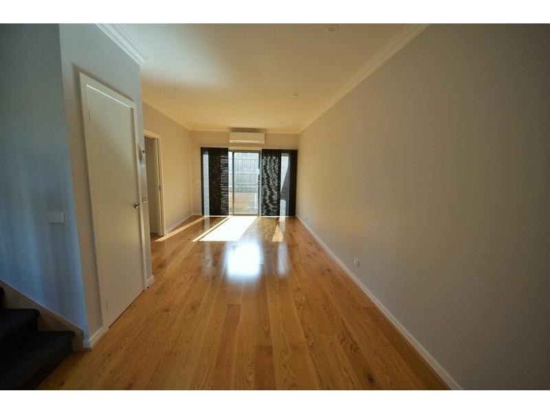 2/4 Clyde Street, Lilydale VIC 3140