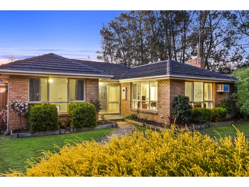 11 Esther Crescent, Mooroolbark VIC 3138