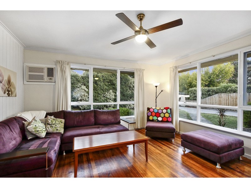 11 Esther Crescent, Mooroolbark VIC 3138