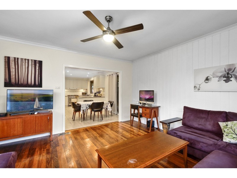 11 Esther Crescent, Mooroolbark VIC 3138