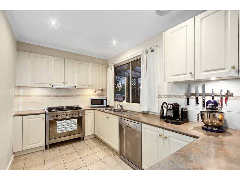 11 Esther Crescent, Mooroolbark VIC 3138