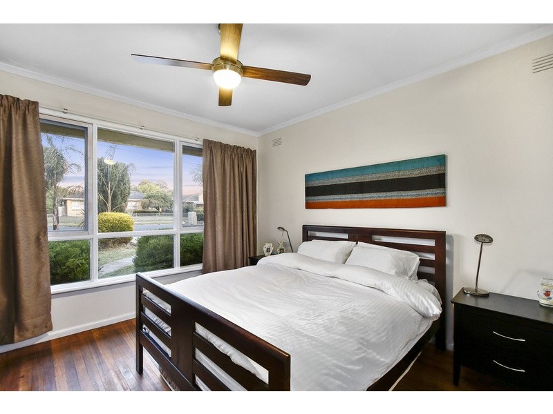 11 Esther Crescent, Mooroolbark VIC 3138