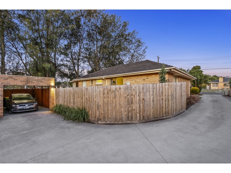 11 Esther Crescent, Mooroolbark VIC 3138