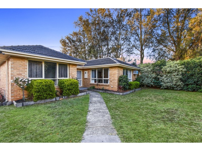 11 Esther Crescent, Mooroolbark VIC 3138