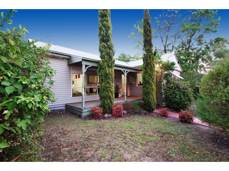 10 Charles Street, Mooroolbark VIC 3138