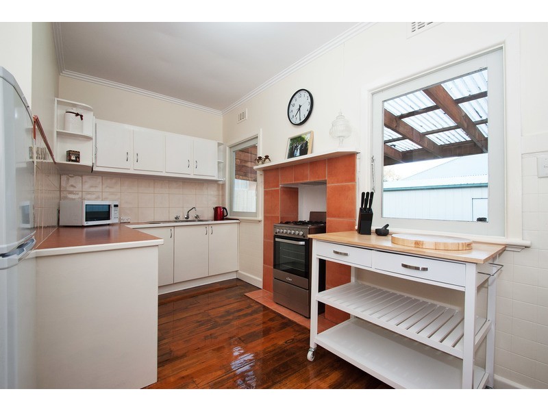 10 Charles Street, Mooroolbark VIC 3138