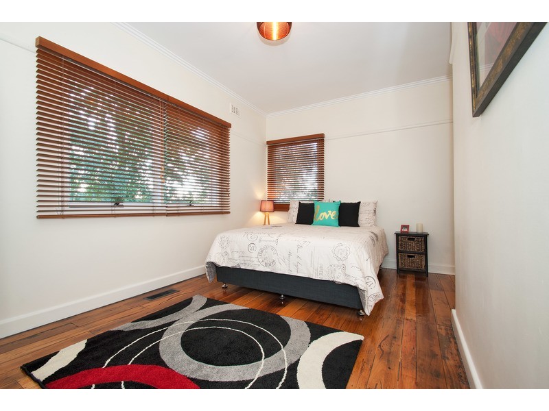 10 Charles Street, Mooroolbark VIC 3138