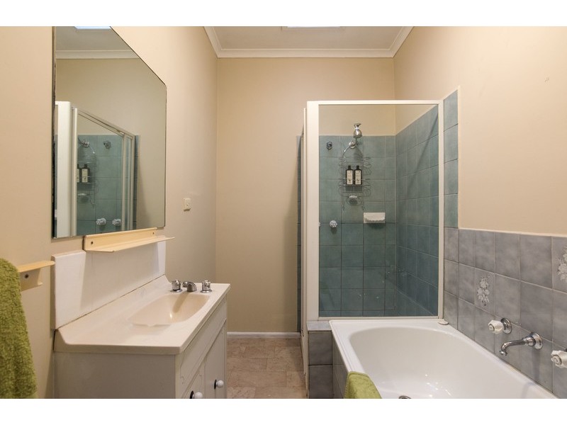 1 Stirling Road, Croydon VIC 3136