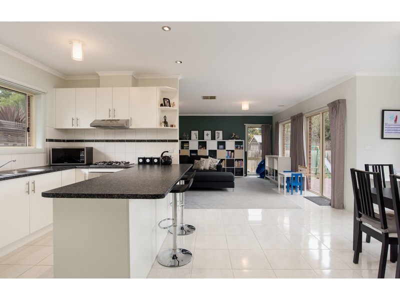 6 Lancaster Road, Mooroolbark VIC 3138