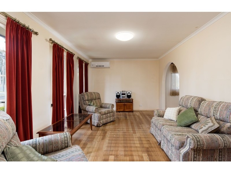 76 Bellara Drive, Mooroolbark VIC 3138