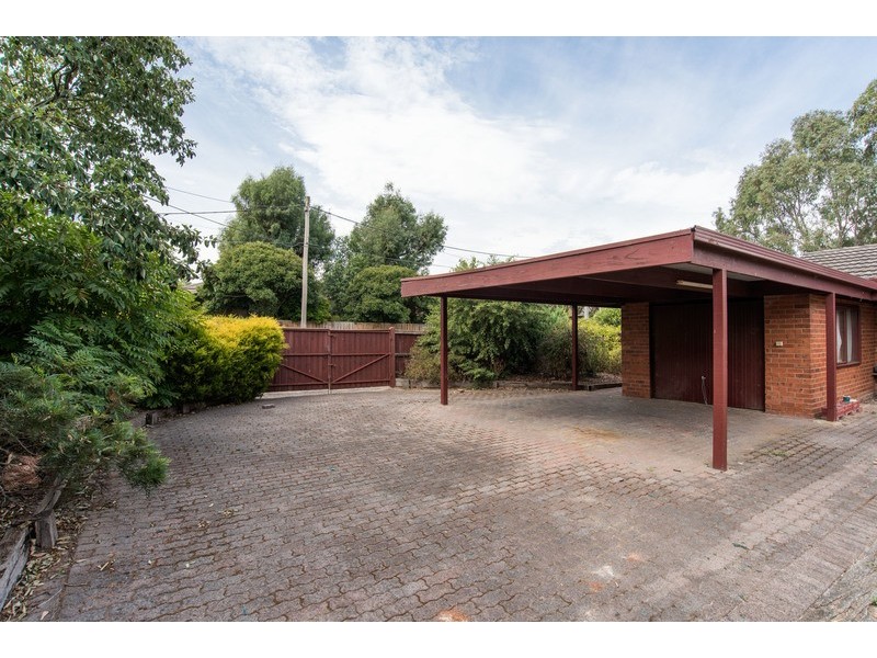 76 Bellara Drive, Mooroolbark VIC 3138