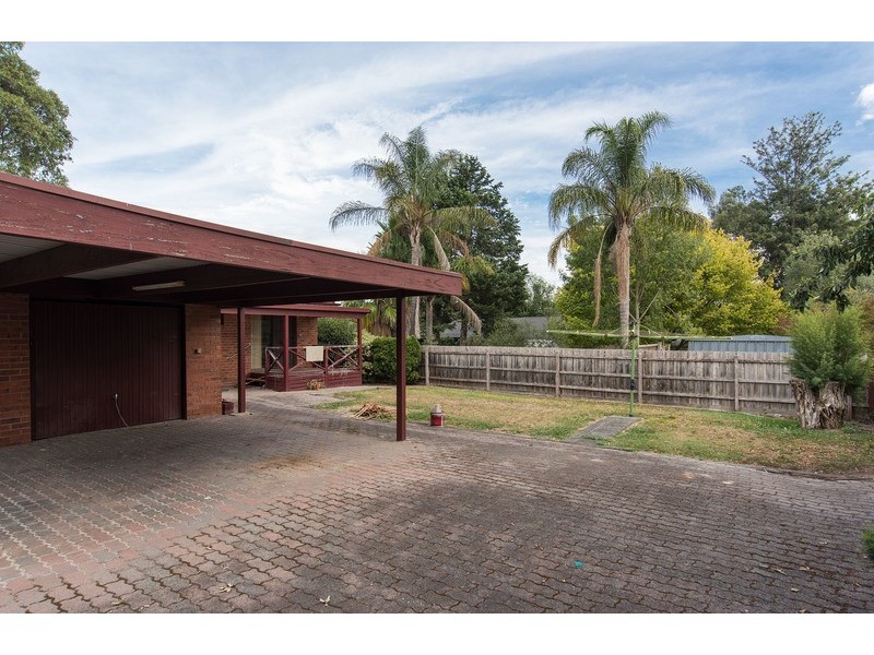 76 Bellara Drive, Mooroolbark VIC 3138
