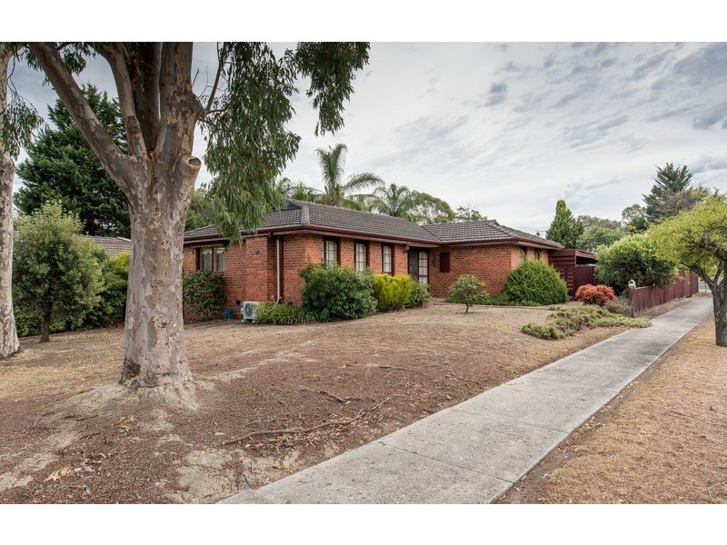 76 Bellara Drive, Mooroolbark VIC 3138