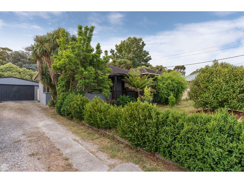 24 Croydondale Drive, Mooroolbark VIC 3138