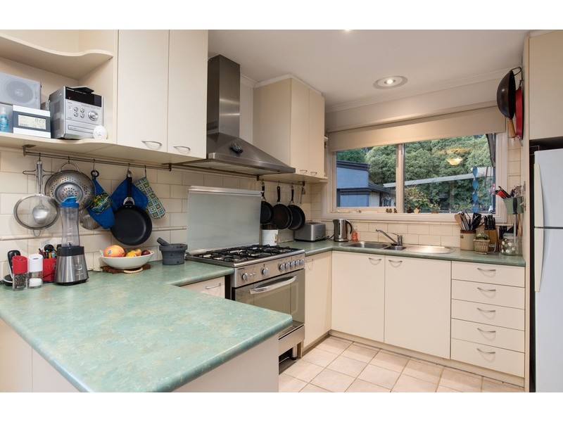 24 Croydondale Drive, Mooroolbark VIC 3138