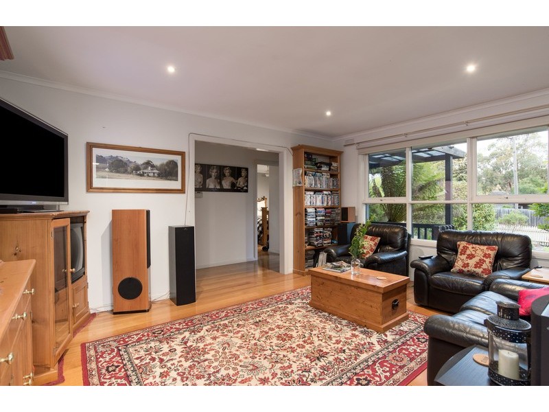 24 Croydondale Drive, Mooroolbark VIC 3138