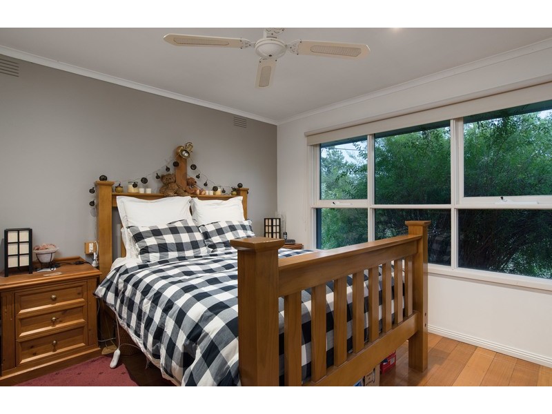 24 Croydondale Drive, Mooroolbark VIC 3138